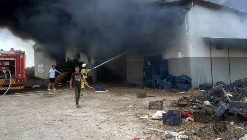 Plastik Kasa Deposunda Meydana Gelen Yangın Şehri Sarmaladı