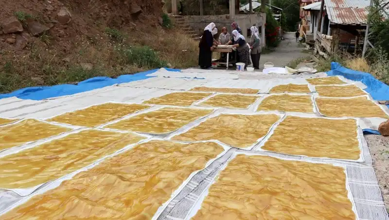 Dev Kazanlarda Odun Ateşiyle Yaratılan Kış Lezzetleri Sofraları Şenlendiriyor